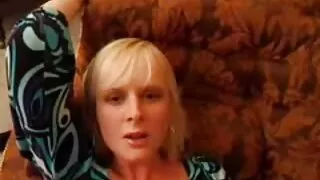 خوبصورت ماں نے اپنے بیٹے کے دوست پر دانلود فیلم سکسی کم حجم برای گوشی رحم کیا اور بھاڑ میں جاؤ شروع کر دیا