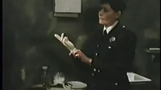 سرخ بالوں والی فیلمسکسیدوجنسه سیکرٹری چھین لیا اور باس کے مرگا پر کود