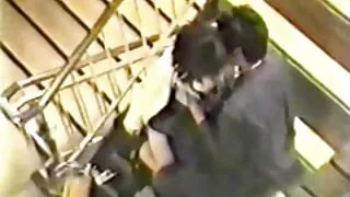 سنہرے بالوں والی اس کے جاںگھیا لیتا ہے اور اس کے ہاتھ سٹروک فیلم سکس خارجی خشن